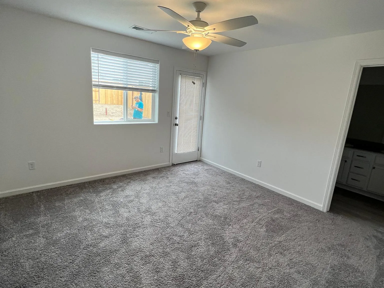 4 bed, 1565 sqft, $2,400 — Photo 4
