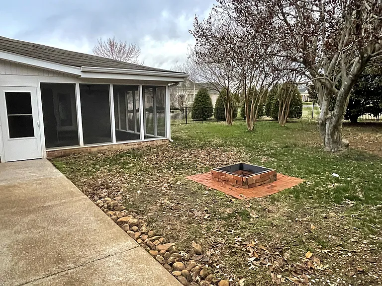 1814 Avon Rd — Photo 4