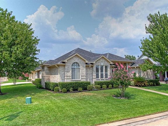 2nd image of 13642 Lakeside Place Dr