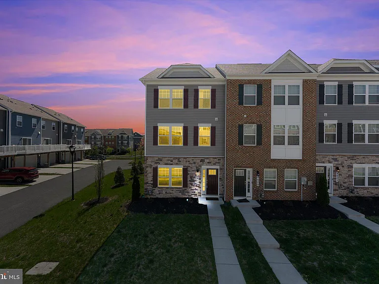 9611 Silver Bluff Way — Photo 33