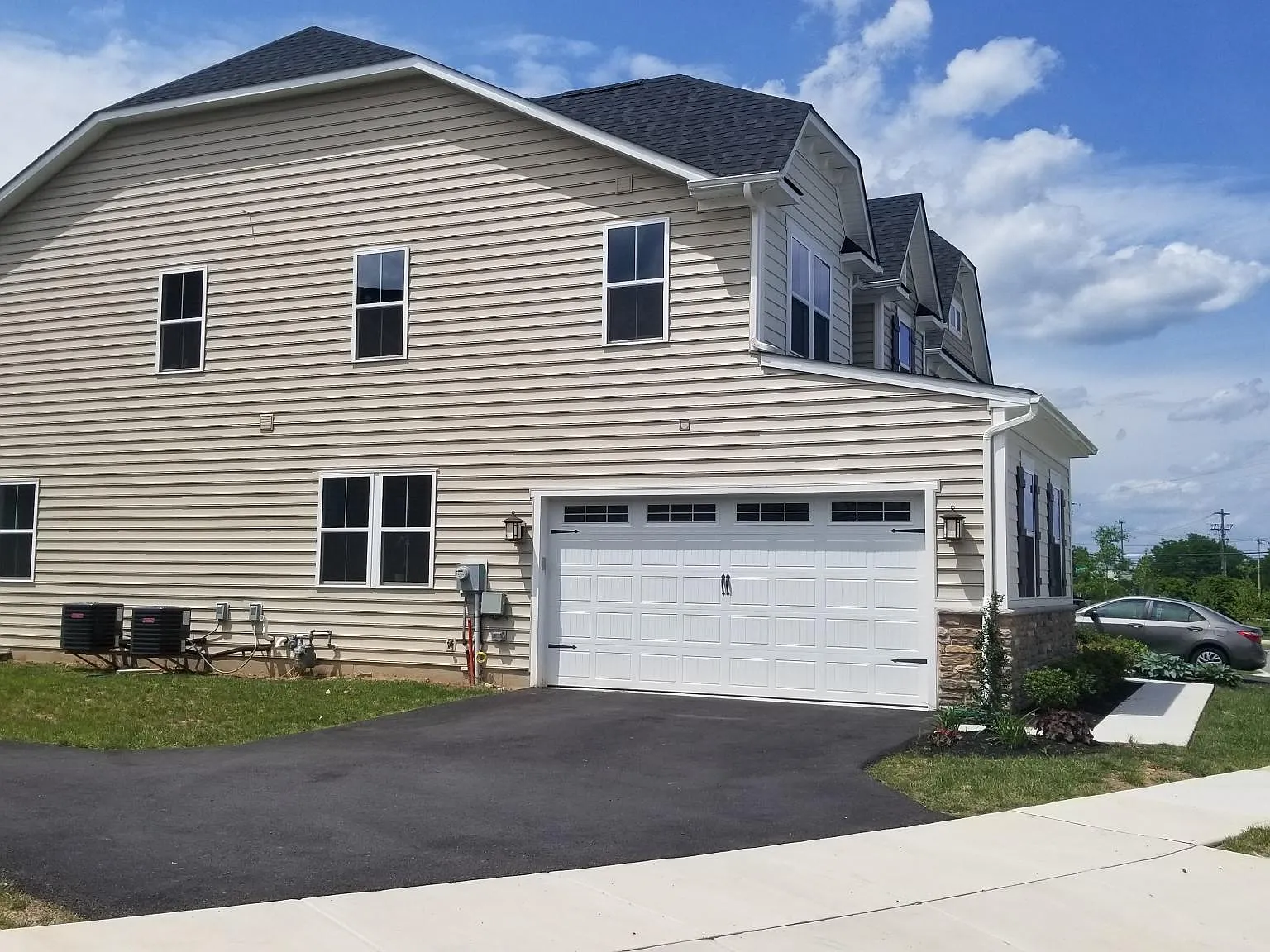 154 Providence Cir — Photo 2