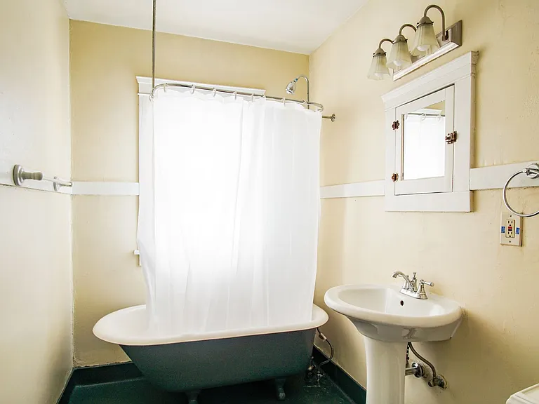 2238 SE Madison St #11 — Photo 13