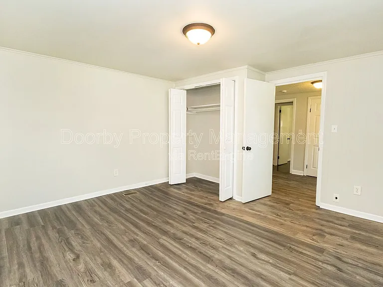 1806 Dixon St — Photo 3