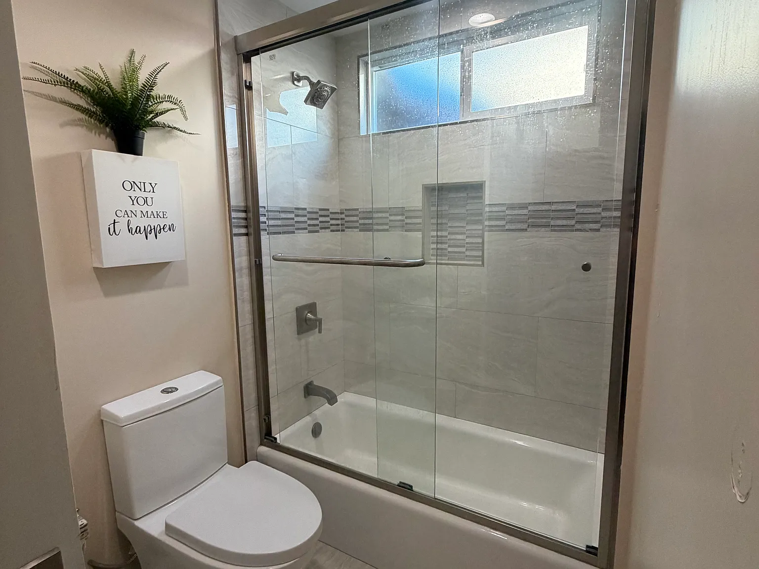 1 bed, 2000 sqft, $1,500 — Photo 3