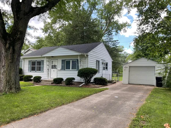 403 Hilltop Rd, Ames, IA 50014