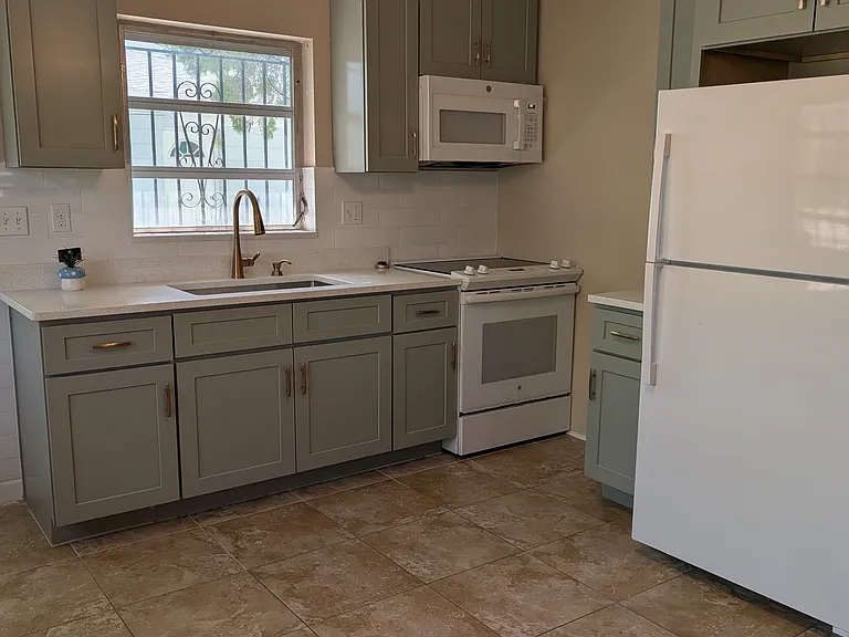 2516 W Kathleen St — Photo 3