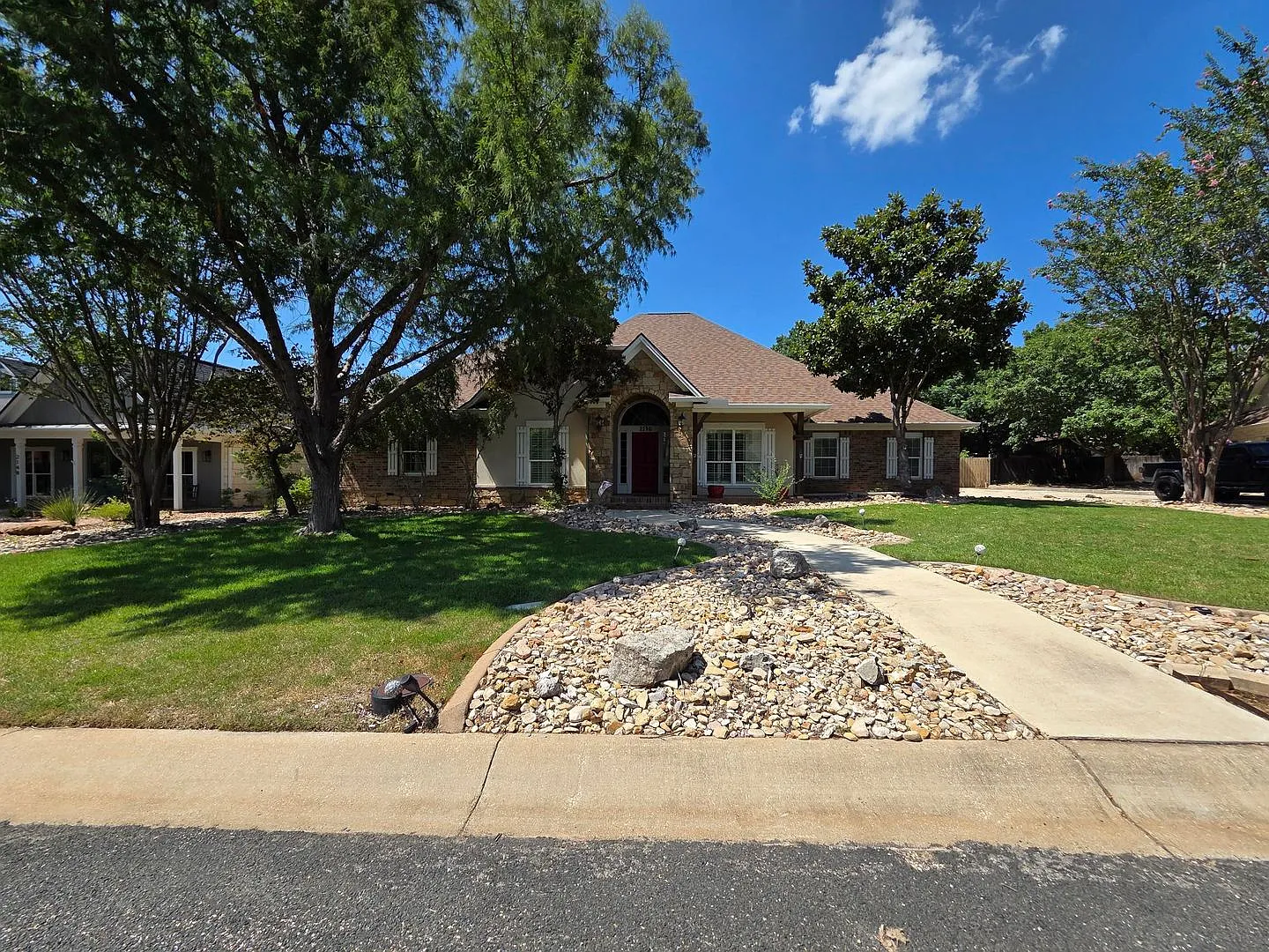 For Lease!! Great Location! — Photo 1