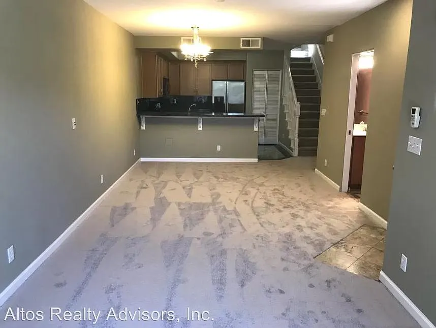 808 Lenzen Ave — Photo 3