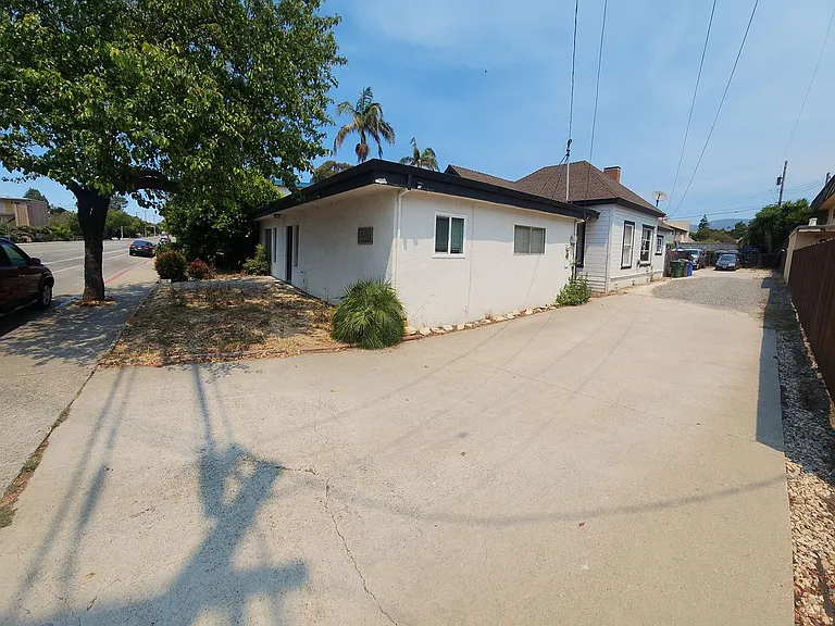 550-554 556 Foothill Blvd — Photo 22
