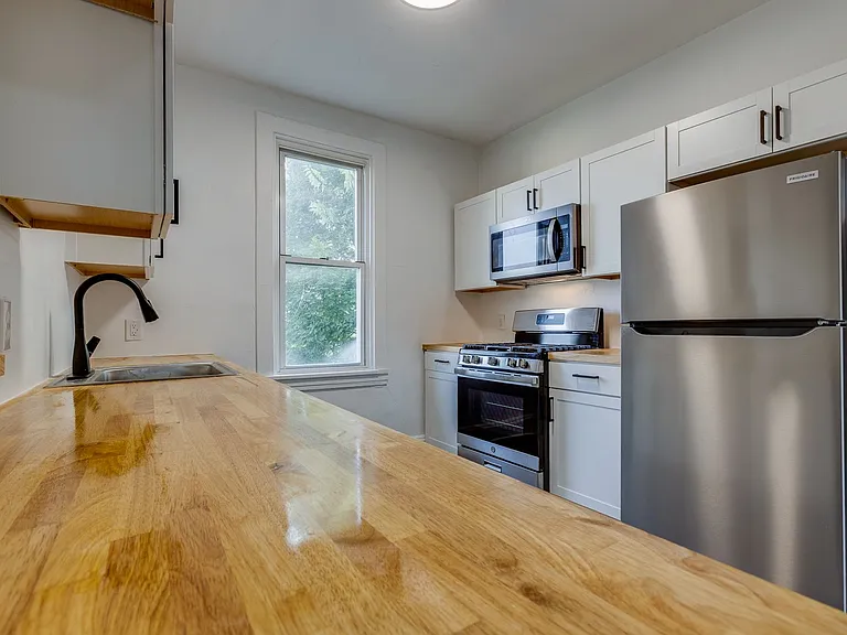 623 Lillian St — Photo 11