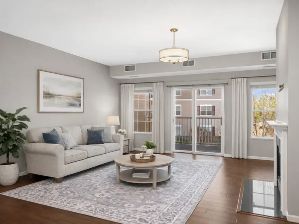 12693 Collegeview Dr #201, Eden Prairie, MN 55344