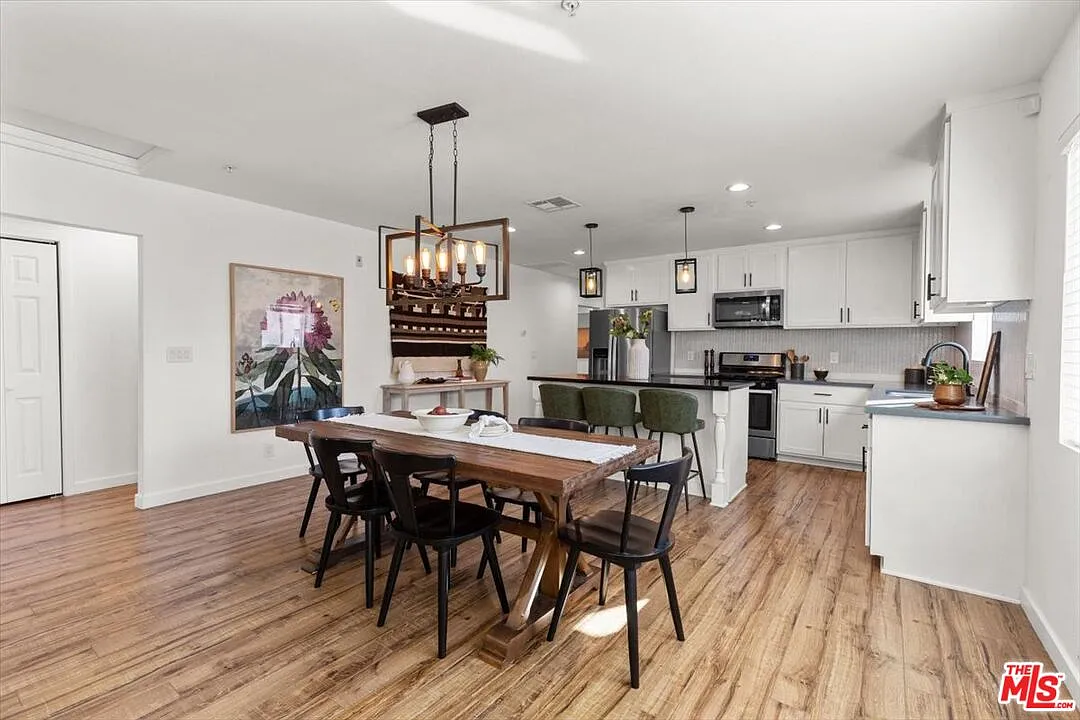 4 bed, 3.0 bath, 1992 sqft, $6,000 — Photo 4