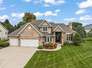 1905 Redbud Ln, Bloomington, IL 61704