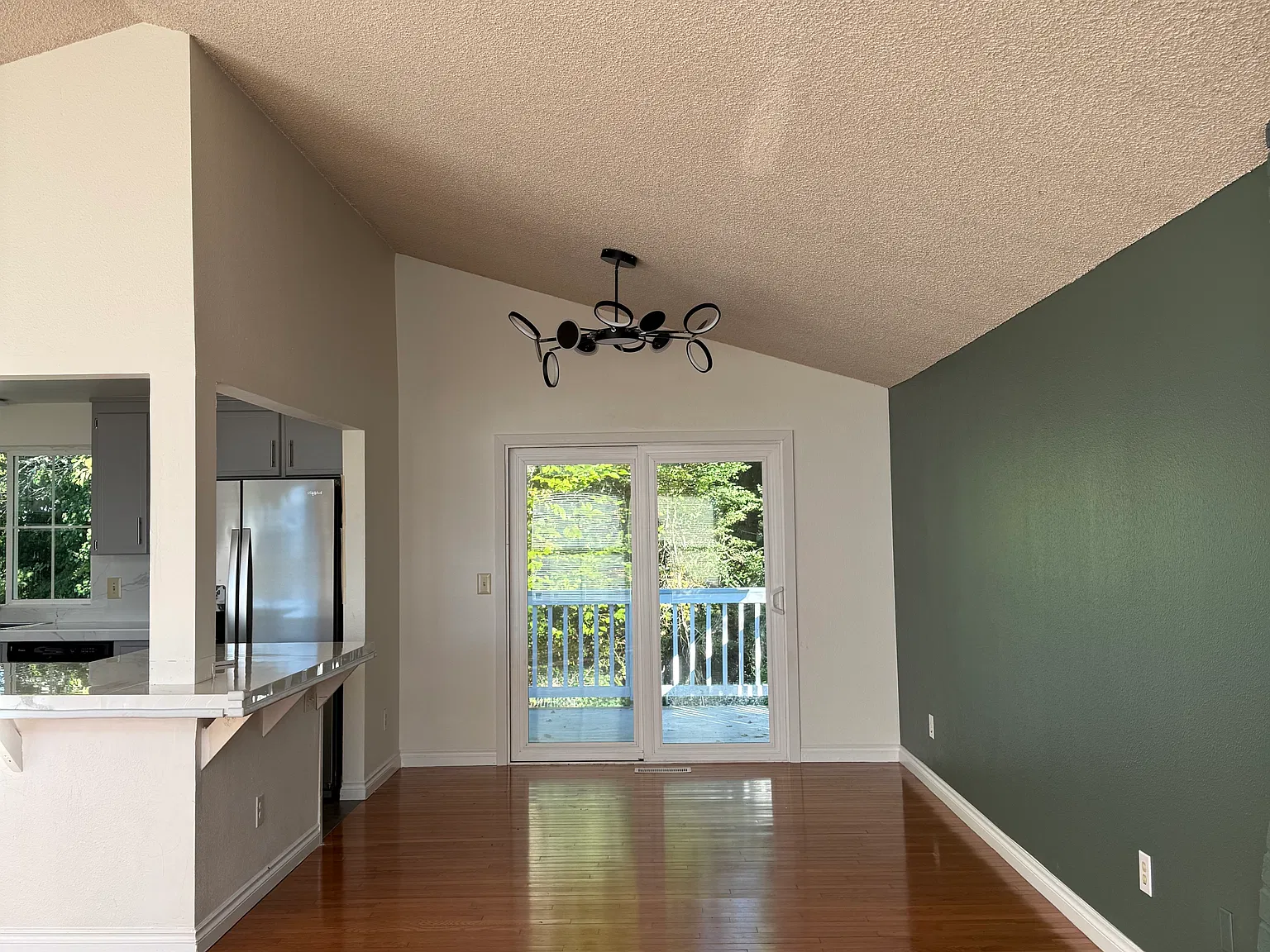 3 bed, 1300 sqft, $3,000 — Photo 4