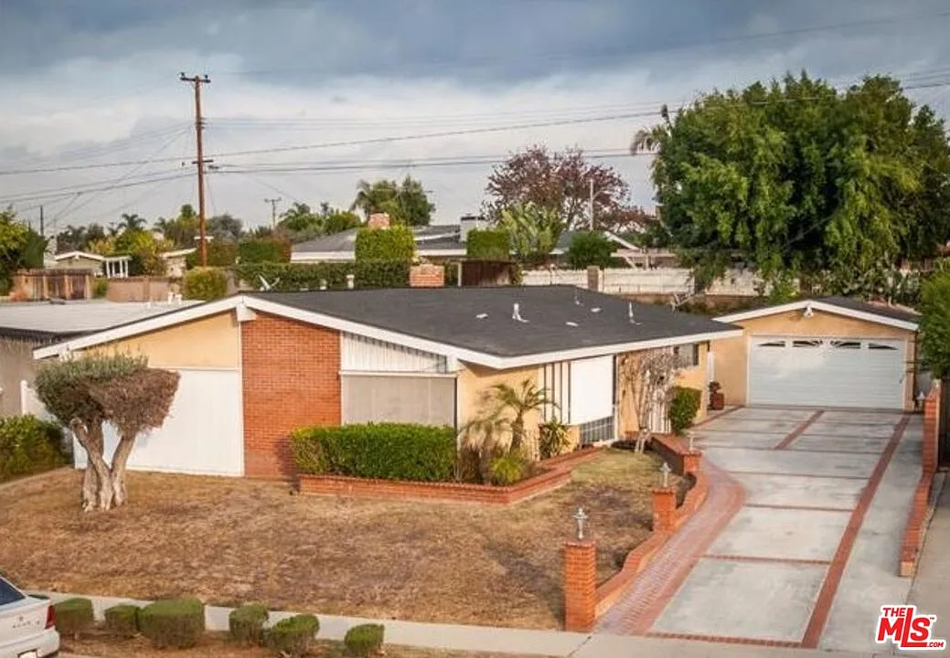 3 bed, 2.0 bath, 1500 sqft, $3,800 — Photo 1