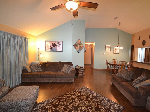3rd image of 4737 Poppy Dr E