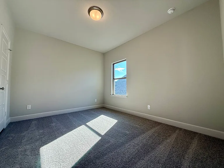 1620 Victoria Pl — Photo 13