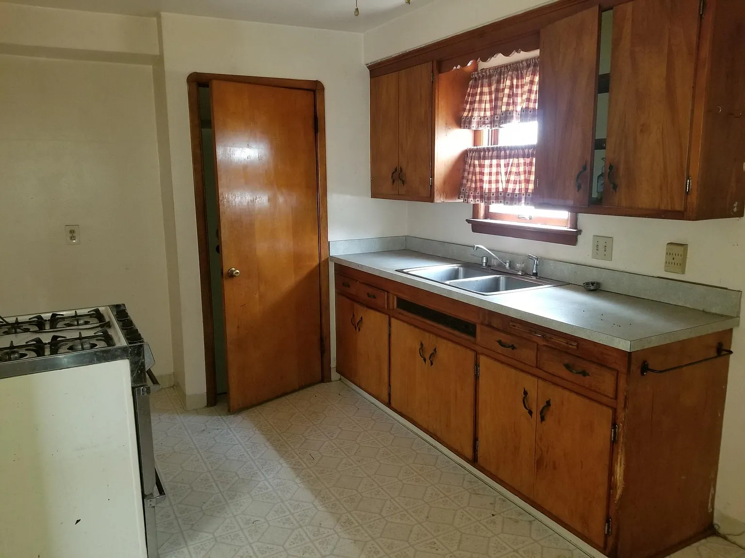 3571 Bosworth Rd photo 1