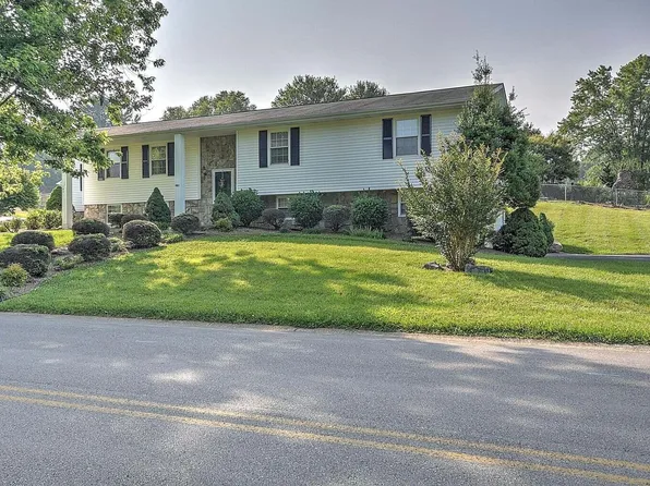 401 Oak Hills Pkwy, Greeneville, TN 37743