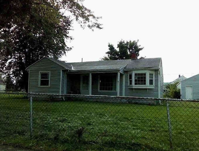 1st image of 2841 Gladstone St