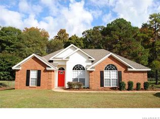 208 Jasmine Ct, Deatsville, AL 36022