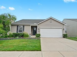 2766 Au Gres River Dr, Fowlerville, MI 48836