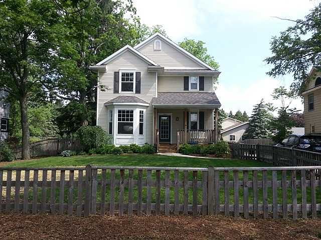 1st image of 1325 E Burcham Dr