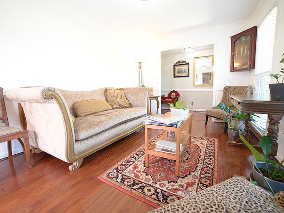 5th image of 204 Georgetown Ct