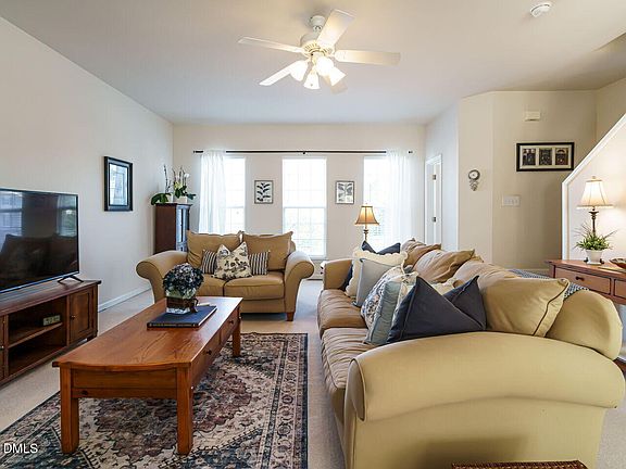 3rd image of 405 Sutter Gate Ln
