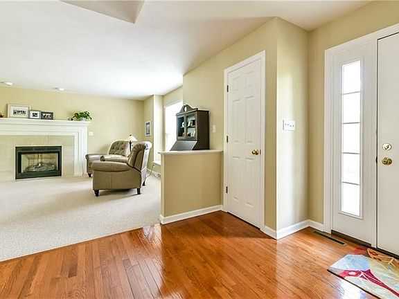 5th image of 156 Autumn Hill Dr