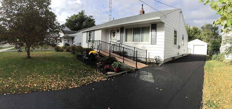Front
						:
						New roof, paint