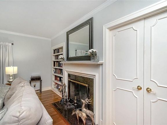 5th image of 306 Thornton Pl