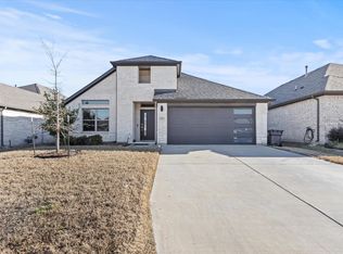 637 Hazeltine Rd, Red Oak, TX 75154