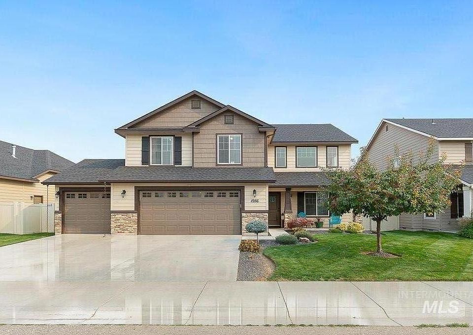 Super clean and nicely maintained, newer home in the Crimson Point neighborhood of Kuna. Community pool/club membership included. Walk to pool and nearby elementary school.