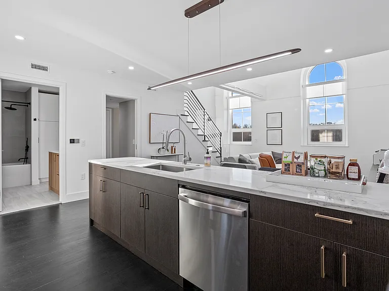 The Roe at Manayunk Apartments and Townhomes — Photo 6