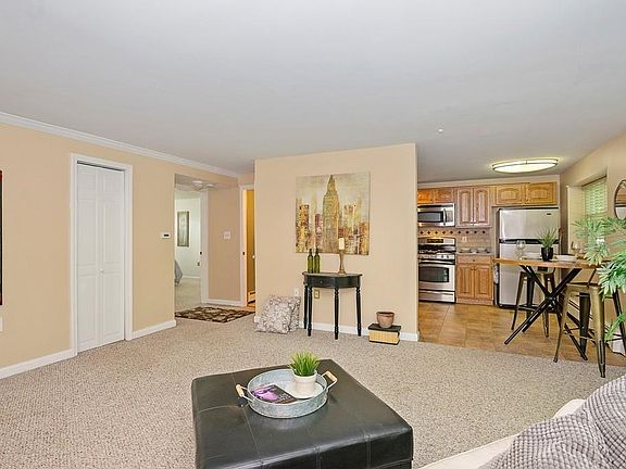 4th image of 40 Edgelawn Ave APT 1