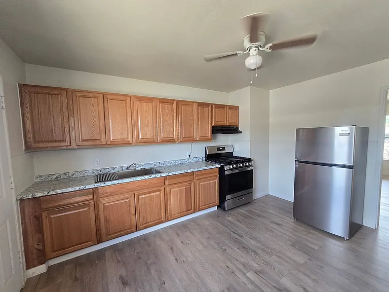 1506 W Yucca Ave — Photo 5