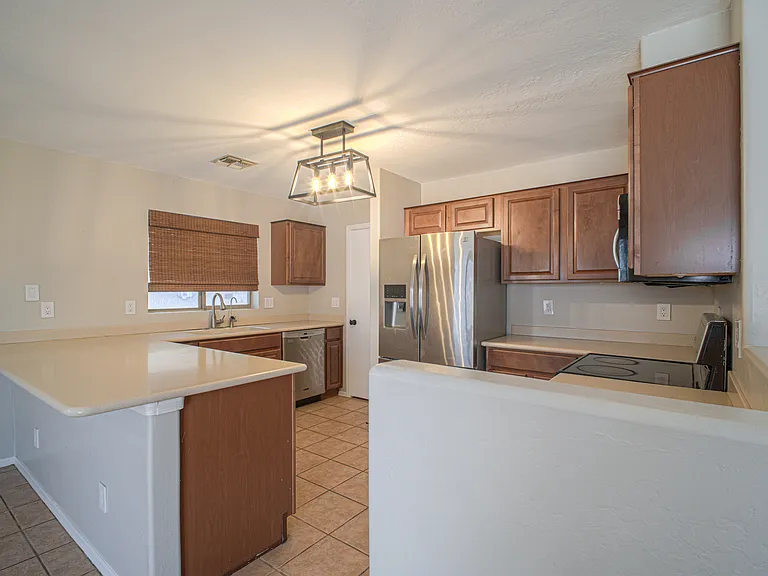 305 W Settlers Trl — Photo 10