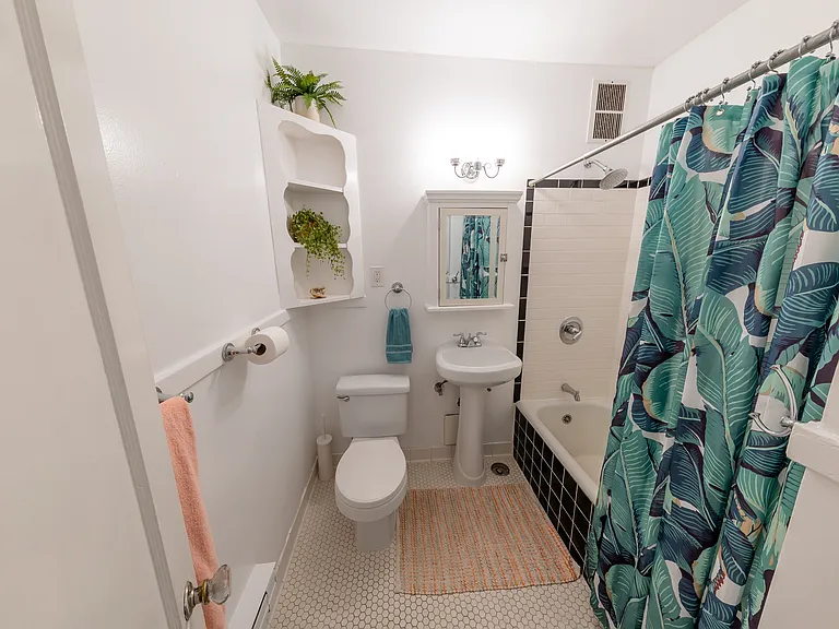 The Marwood Apartments — Photo 18