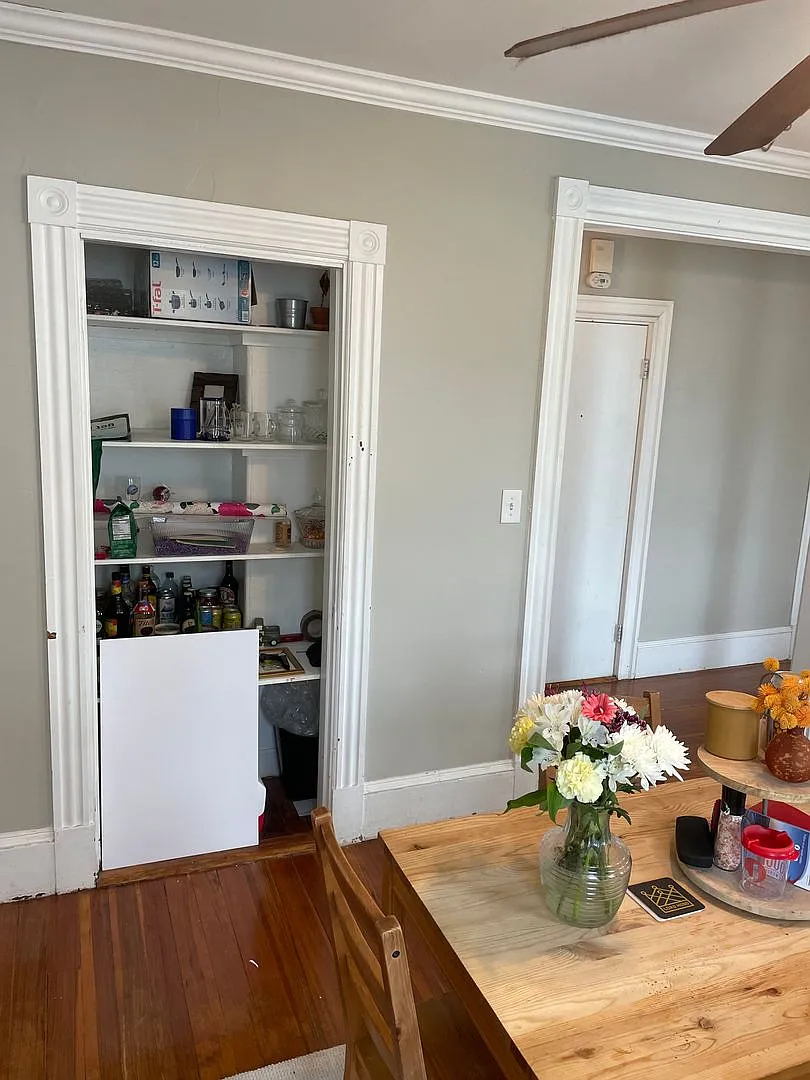 Huge 4 bed 3 bath Bi level unit near the Red Line and Commuter Rail in Quincy! — Photo 4