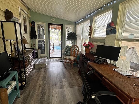 4th image of 281 Buena Vista Cir