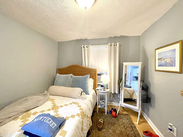E St — Photo 6