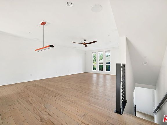 4th image of 2920 Rowena Ave #2