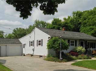 6458 Cloverleaf Dr, Lockport, NY 14094