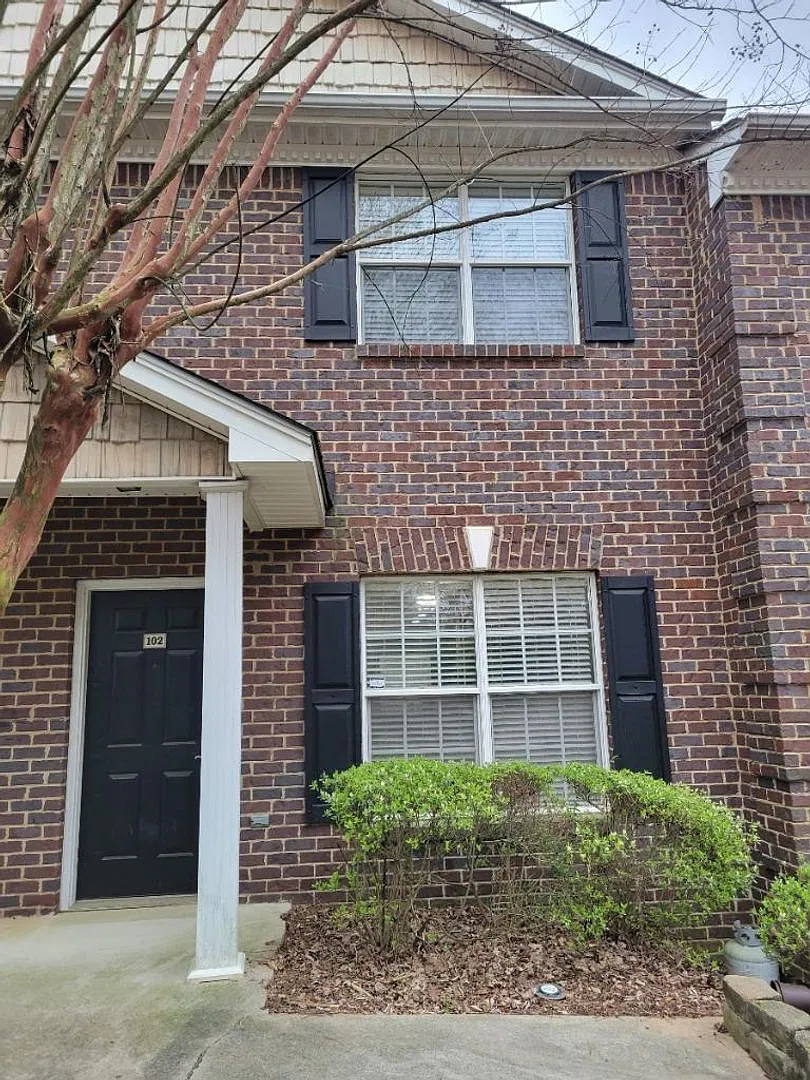 101 Woodlake Dr — Photo 1