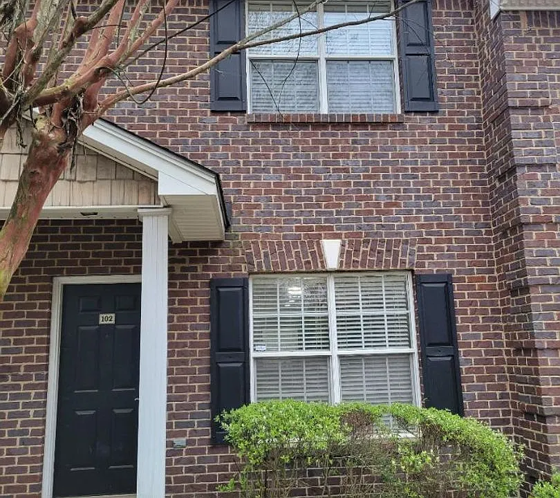 101 Woodlake Dr #102