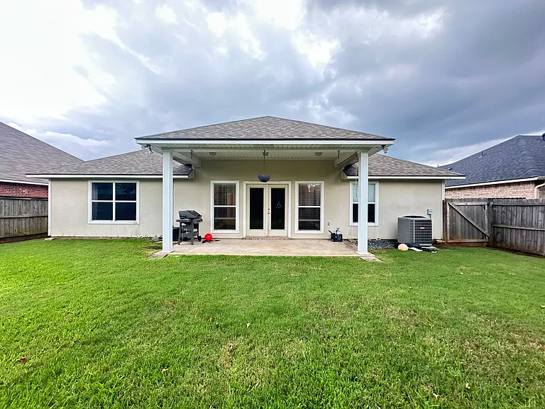 258 Avondale Ln — Photo 3