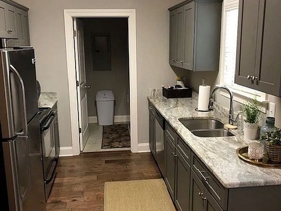 4th image of 410 Walker Cir