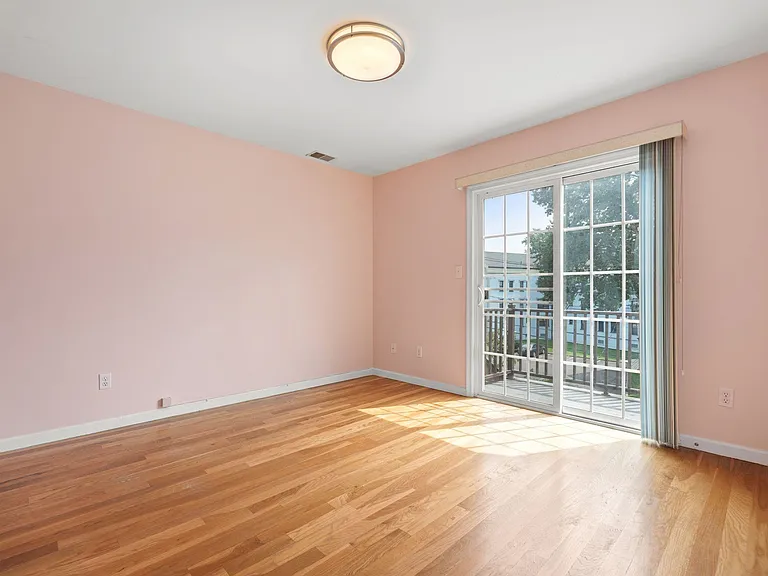 13 Humphrey Ave #1 — Photo 17