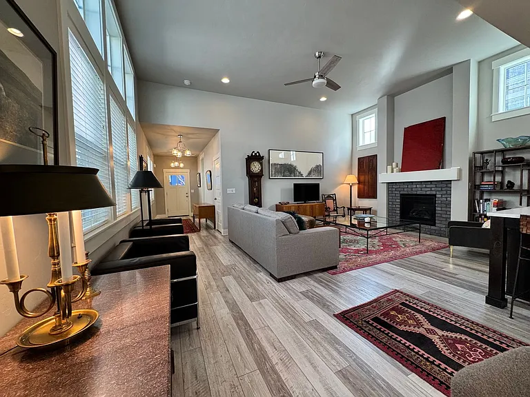 2740 Ordway Ave — Photo 46
